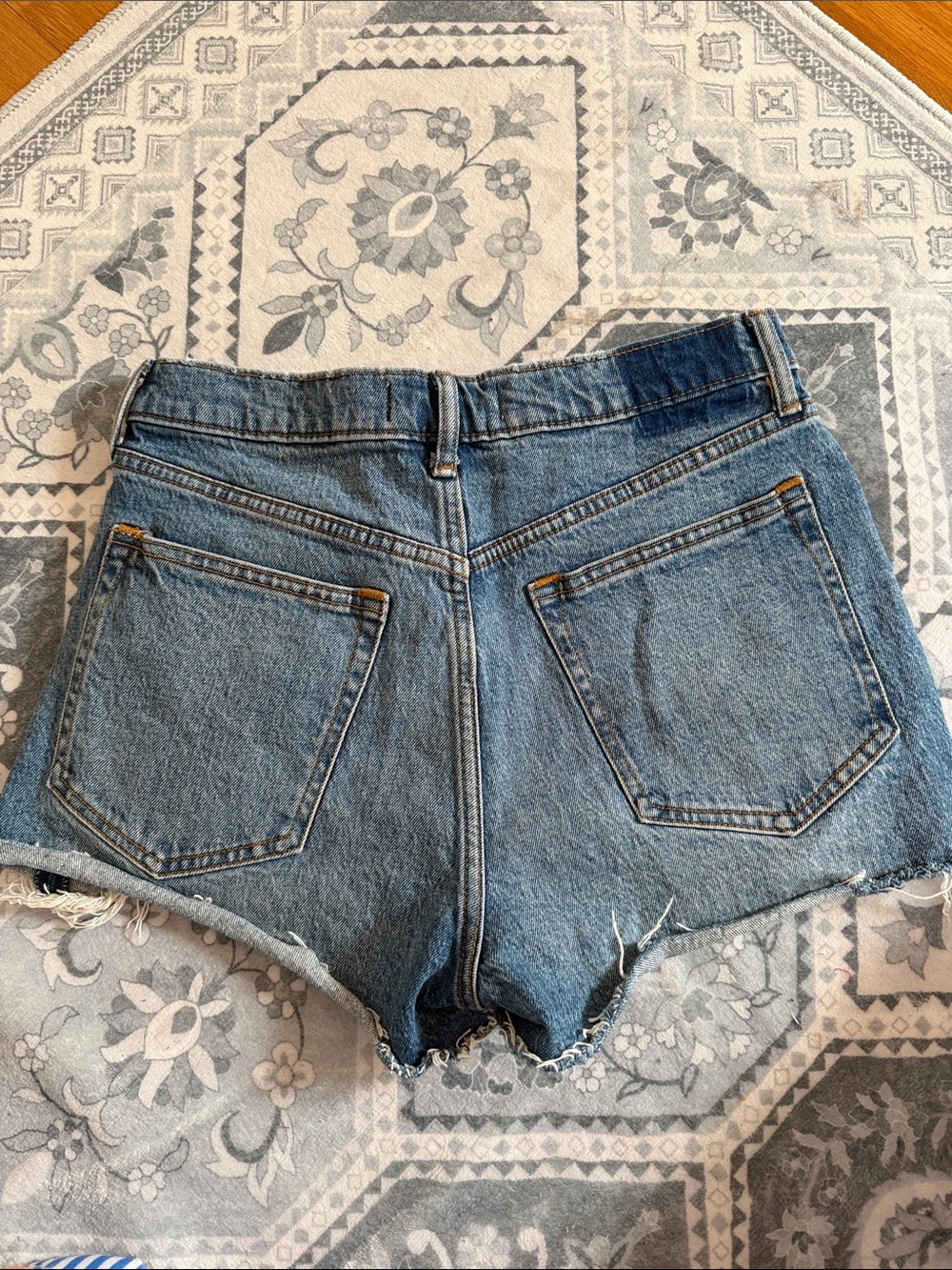 A&F The Mom Short High Rise - Picture 3 of 5